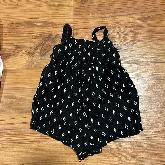 2 summer rompers - Picture 4 of 6